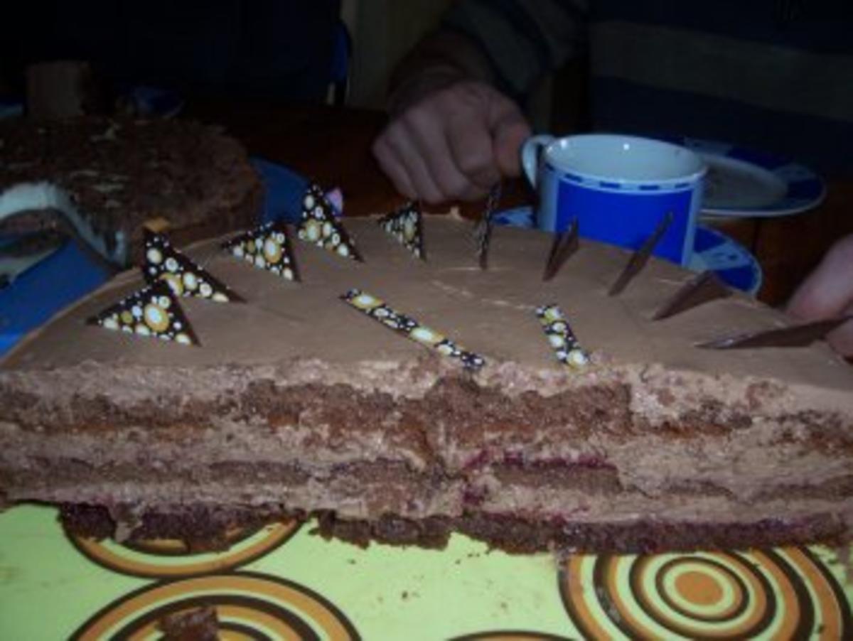 Kuchen/Torte...Schokoladen-Sahne-Torte mit Preiselbeeren - Rezept - Bild Nr. 7
