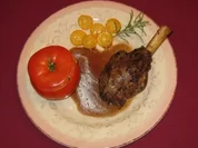 Lammkeule mit Gartenkräutern und Gemüserisotto - Rezept