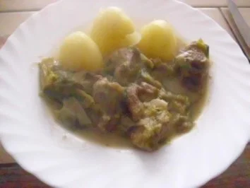 Gulasch mit Lauch aus der Pfanne ~ Xoirino Tigania - Rezept