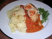 Gefüllte Putenroulade mit Tomaten und Mozzarella nach meiner Art, an Tomatensauce und Reginette - Rezept
