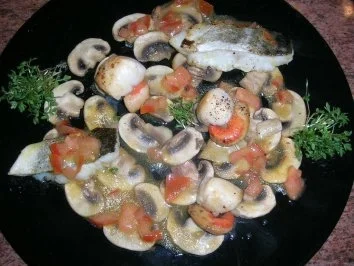 Rezept: Champignoncarpaccio mit Jakobsmuscheln und kleinen Skreitranchen Bild Nr. 2 Champignoncarpaccio mit Jakobsmuscheln und kleinen Skreitranchen - Rezept - Bild Nr. 2