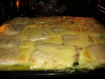 Rezept: Teufelchens Lachs auf Spinatbett mit Hollandaise gratiniert Bild Nr. 3 Teufelchens Lachs auf Spinatbett mit Hollandaise gratiniert - Rezept - Bild Nr. 3