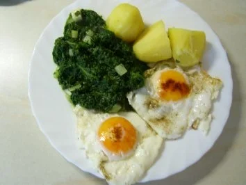 Rezept: unser Spinat mit Spiegelei - mit Bildern unser Spinat mit Spiegelei - mit Bildern - Rezept