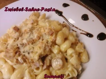 Zwiebel-Sahne-Pasta gratiniert - Rezept