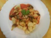 Basilikum-Gnocchi mit Tomaten-Gemüse-Sauce - Rezept