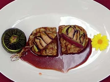 Steinbuttfilet mit Staudensellerie-Schuppen auf Safran-Estragonfumet - Rezept