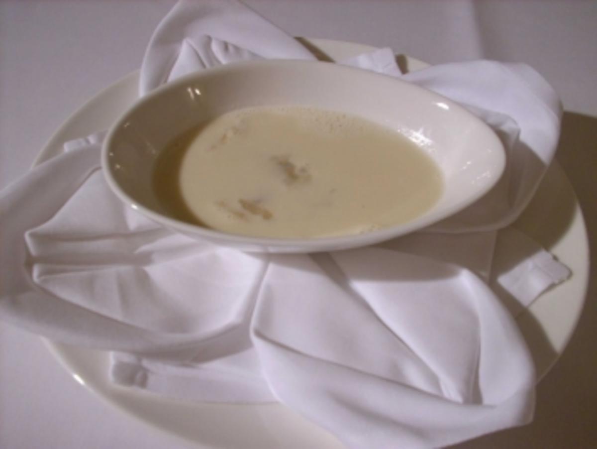 Zitronengrassuppe mit Chicoree-Ravioli und Jakobsmuscheln - Rezept