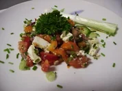 Paprika-Tomatensalat mit Schafskäse - Rezept