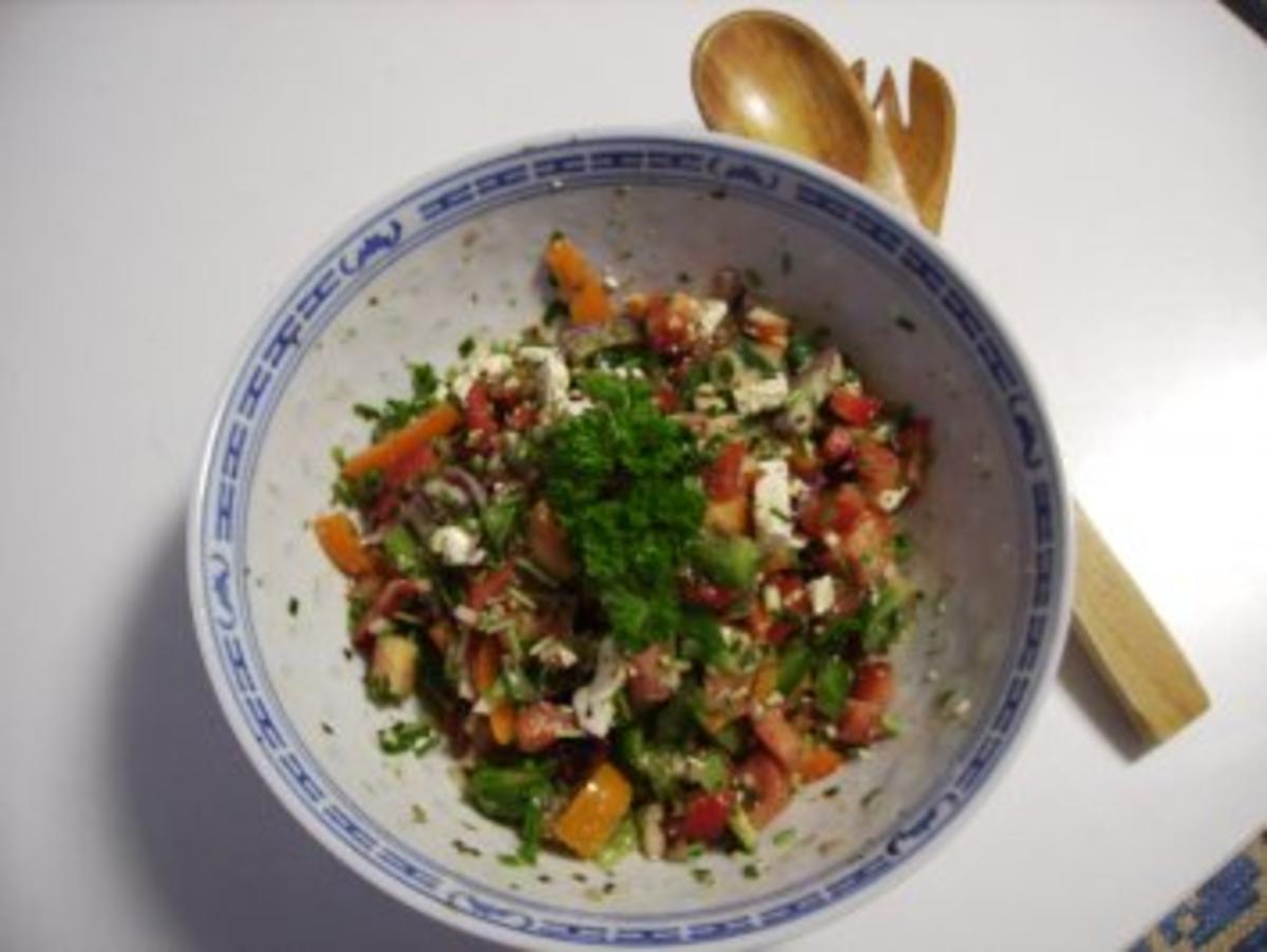 Paprika-Tomatensalat mit Schafskäse - Rezept - Bild Nr. 2
