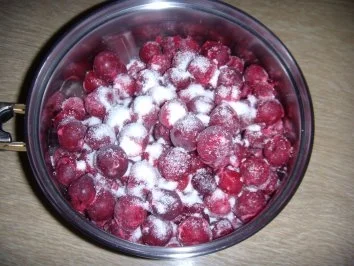 Panna Cotta mit zweierlei Sauerkirschen - Rezept - Bild Nr. 4