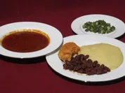 Fufu, Beans, Okra and Chicken mit Hot Soup - Dinner in Lagos City - Rezept