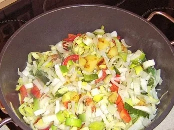 Gemüsepfanne mit Schweinefilet - Rezept