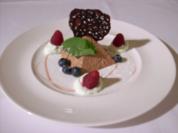 Schokolade-Honig-Semifreddo mit Minzsahne - Rezept