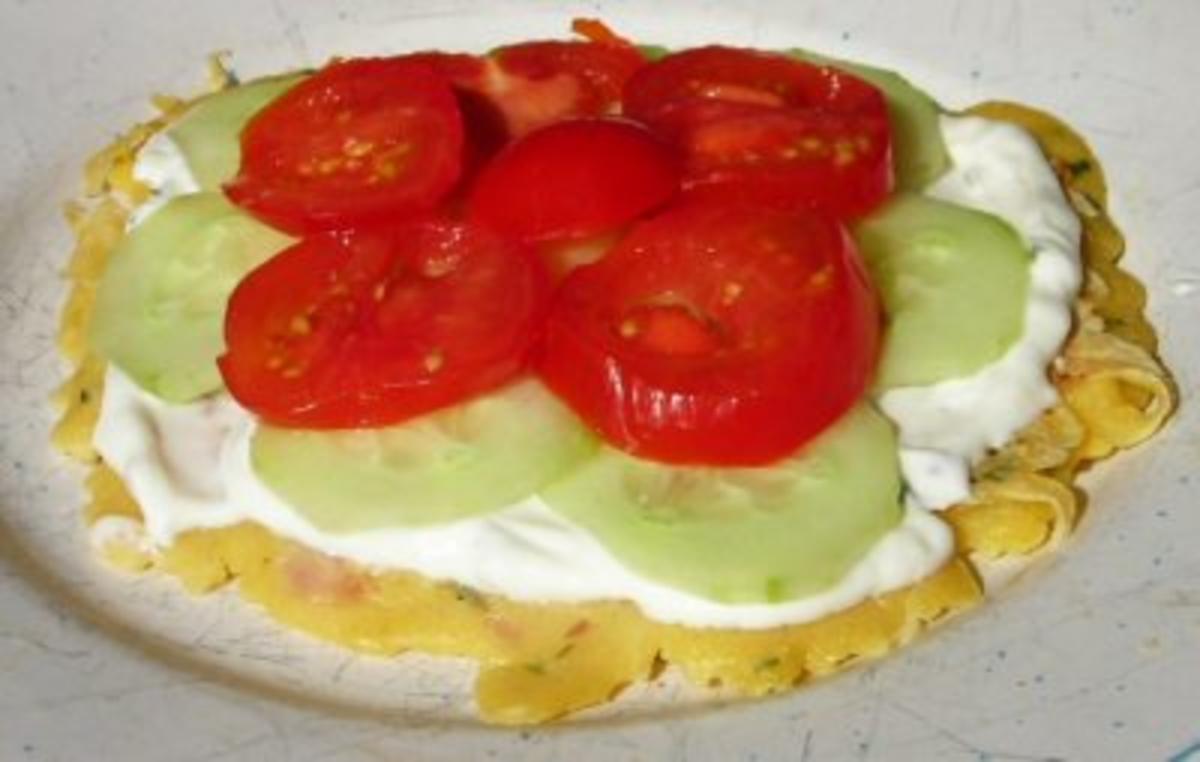 Herzhafte Pfannkuchen mit Speck, Parmesan, Schnittlauch und Salbei - Rezept - Bild Nr. 2