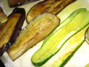 Rezept: Auberginen-Zucchini Päckchen in Tomatensugo mit Oliven Bild Nr. 4 Auberginen-Zucchini Päckchen in Tomatensugo mit Oliven - Rezept - Bild Nr. 4