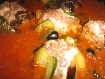 Rezept: Auberginen-Zucchini Päckchen in Tomatensugo mit Oliven Bild Nr. 8 Auberginen-Zucchini Päckchen in Tomatensugo mit Oliven - Rezept - Bild Nr. 8