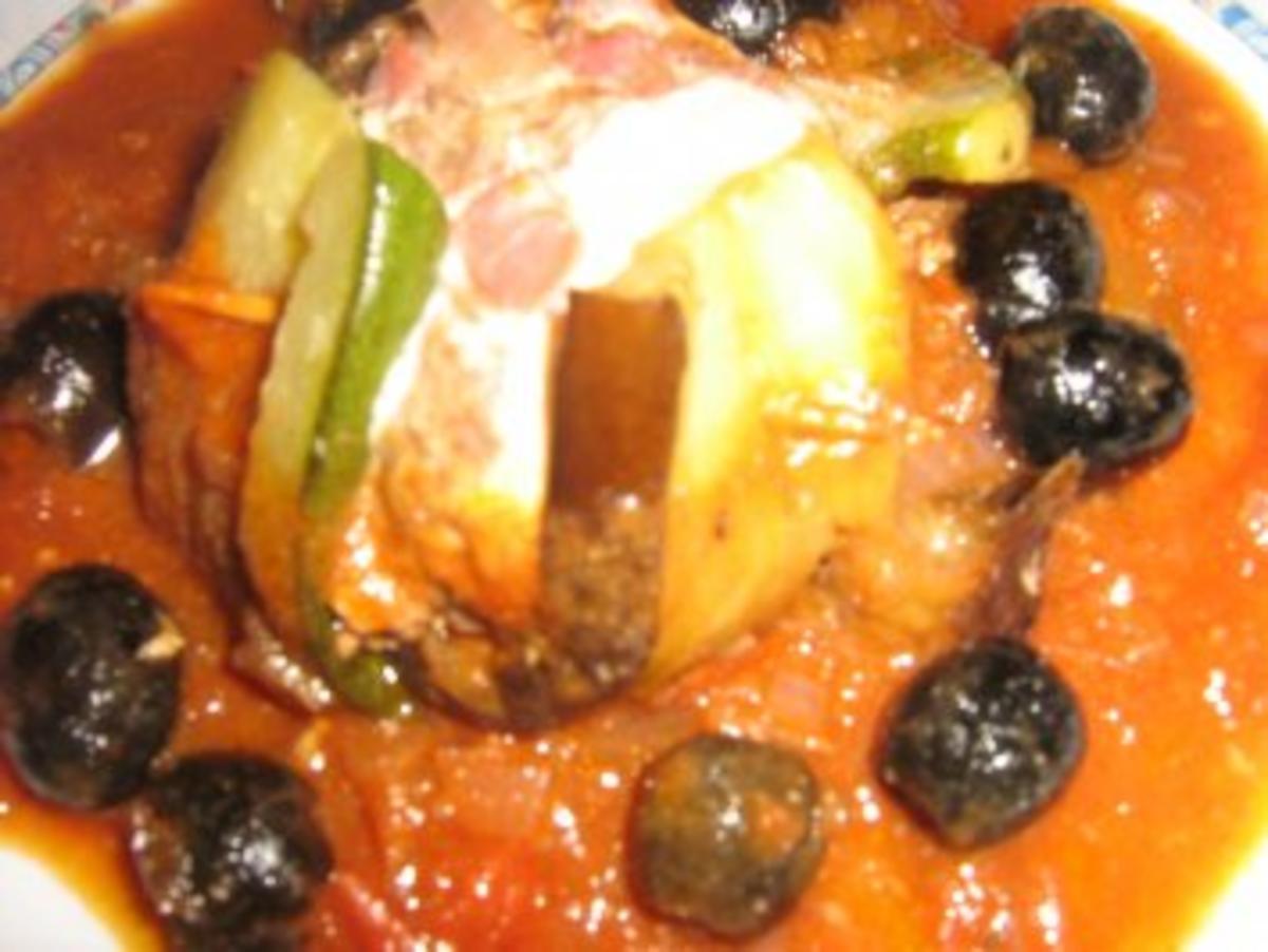 Auberginen-Zucchini Päckchen in Tomatensugo mit Oliven - Rezept - Bild Nr. 2