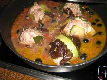Rezept: Auberginen-Zucchini Päckchen in Tomatensugo mit Oliven Bild Nr. 7 Auberginen-Zucchini Päckchen in Tomatensugo mit Oliven - Rezept - Bild Nr. 7
