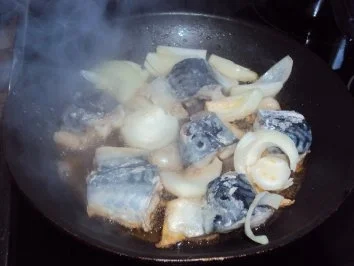 Rezept: Makrele gebraten mit Zwiebeln Bild Nr. 3 Makrele gebraten mit Zwiebeln - Rezept - Bild Nr. 3