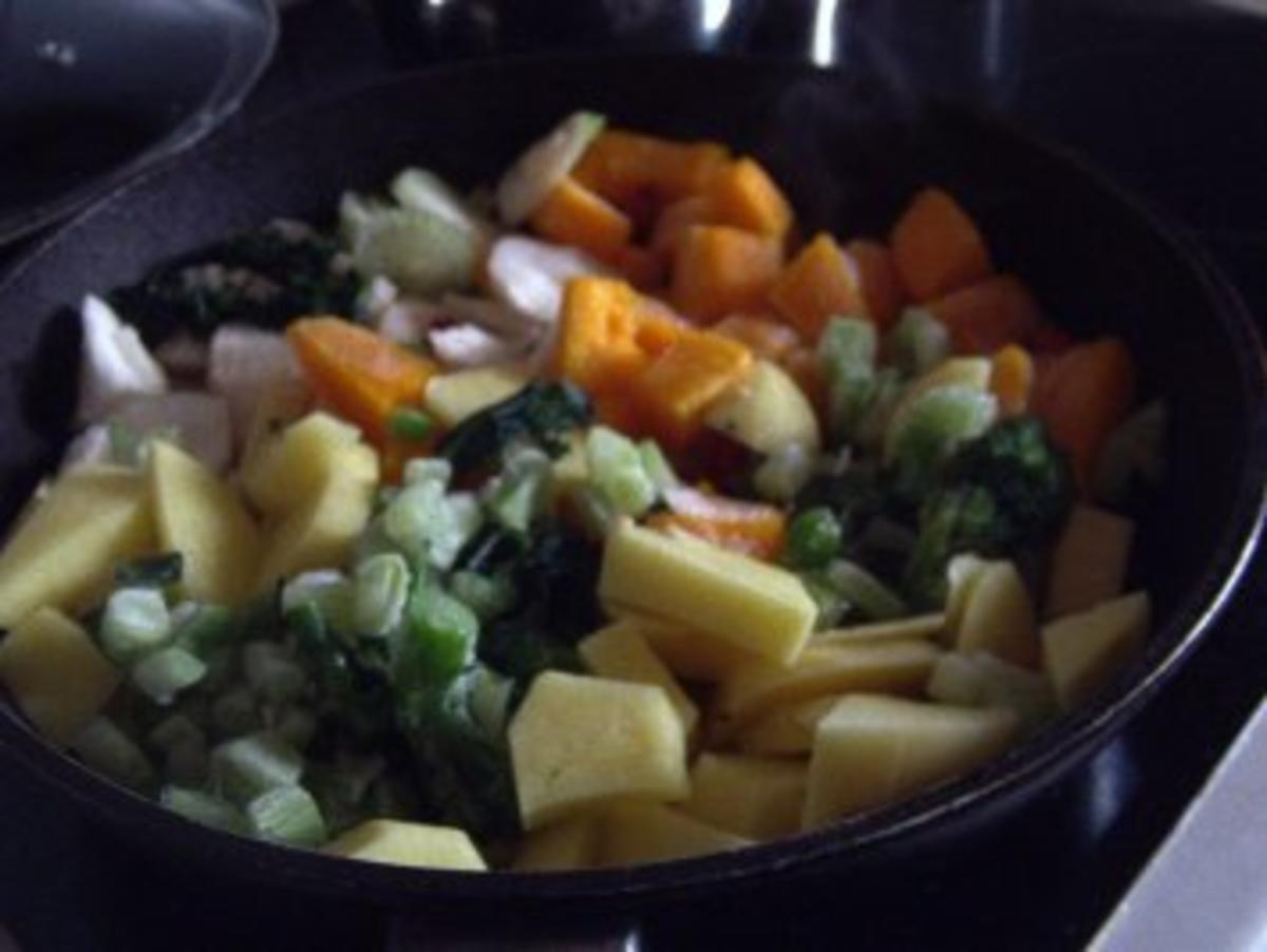 Topinambur-Kürbis-Broccoli-Gemüse mit Stiefmütterchen - Rezept - Bild Nr. 7