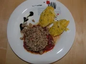 Rezept: Polentanocken mit gebratnem Tatar auf kaltem Tomatenspiegel Polentanocken mit gebratnem Tatar auf kaltem Tomatenspiegel - Rezept