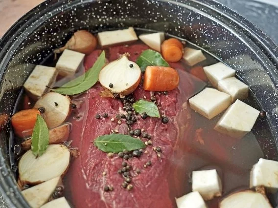 Rezept: Suure Mocke (Schweizer Sauerbraten) Suure Mocke (Schweizer Sauerbraten) - Rezept