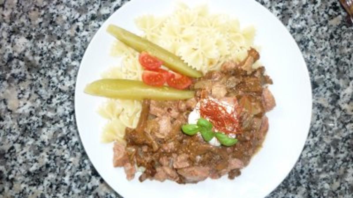 &amp;quot; Falsches &amp;quot; Gulasch mit Pfifferlingen an Farfalle - Rezept - kochbar.de