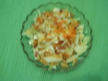 Weißkraut-Möhren-Apfelsalat - Rezept