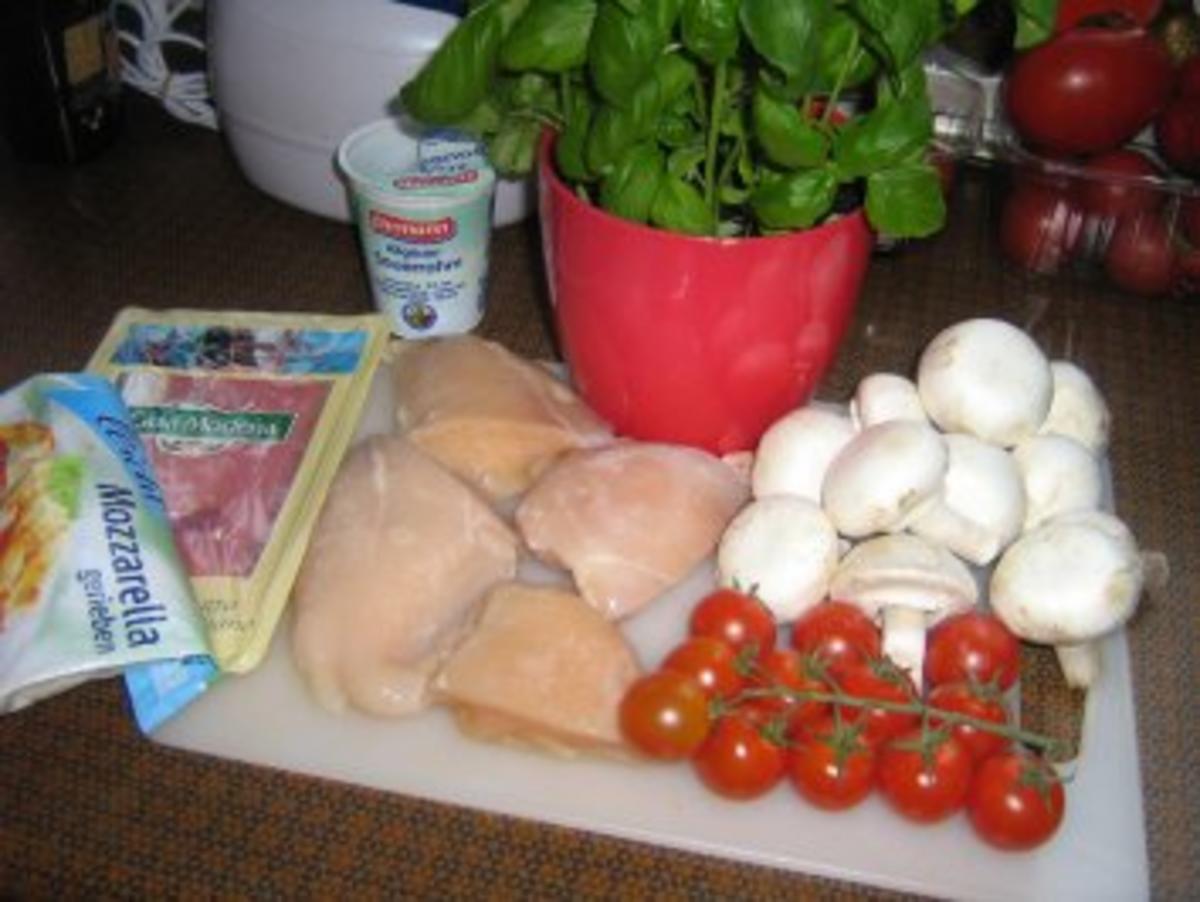 Hähnchenbrust in Basilikum Schinken verpackt  mit Champignon-Tomaten Gemüse - Rezept - Bild Nr. 2