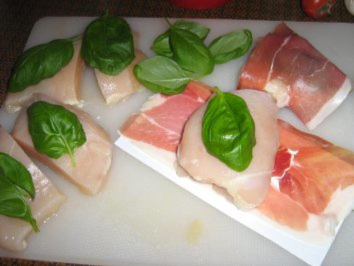 Hähnchenbrust in Basilikum Schinken verpackt mit Champignon Tomaten ... Hähnchenbrust in Basilikum Schinken verpackt mit Champignon Tomaten ...