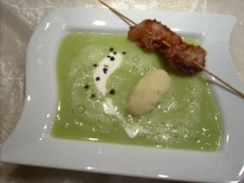 Rezept: Erbsenschaumsüppchen mit Grießnocke und Baconspiess Bild Nr. 2 Erbsenschaumsüppchen mit Grießnocke und Baconspiess - Rezept - Bild Nr. 2