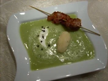 Rezept: Erbsenschaumsüppchen mit Grießnocke und Baconspiess Bild Nr. 3 Erbsenschaumsüppchen mit Grießnocke und Baconspiess - Rezept - Bild Nr. 3