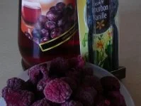Rezept: Himbeer-Vanille-Essig Bild Nr. 2 Himbeer-Vanille-Essig - Rezept - Bild Nr. 2