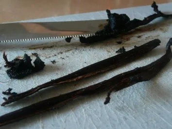 Rezept: Himbeer-Vanille-Essig Bild Nr. 3 Himbeer-Vanille-Essig - Rezept - Bild Nr. 3