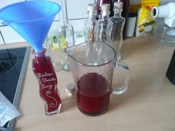 Rezept: Himbeer-Vanille-Essig Bild Nr. 10 Himbeer-Vanille-Essig - Rezept - Bild Nr. 10