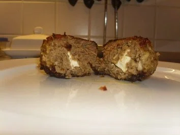 Fleischgerichte: Buletten mit Schafskäse gefüllt - Rezept