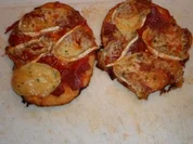 Aus dem Backofen - kleine Pizza für den großen Sohn - Rezept