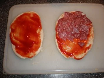 Aus dem Backofen - kleine Pizza für den großen Sohn - Rezept - Bild Nr. 3