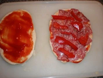 Aus dem Backofen - kleine Pizza für den großen Sohn - Rezept - Bild Nr. 4