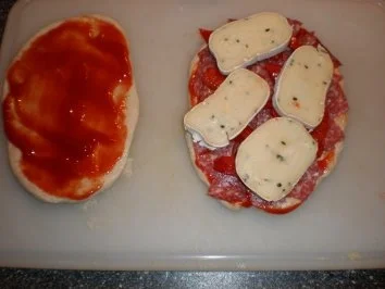 Aus dem Backofen - kleine Pizza für den großen Sohn - Rezept - Bild Nr. 5