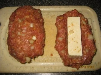 Gefüllte Frikadelle, Rosmarinkartoffeln, Bauernsalat - Rezept - Bild Nr. 3