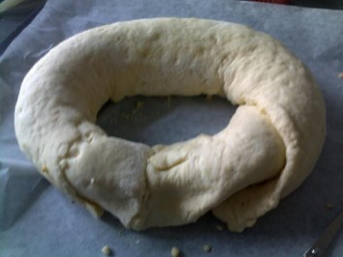 Nußkranz mit Quark-Ölteig - einfach - 363 kcal/100g