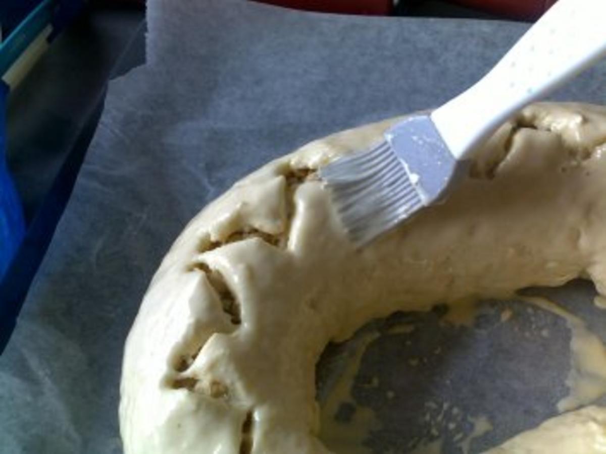 Nußkranz mit Quark-Ölteig - einfach - 363 kcal/100g