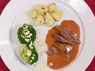 Rezept: Rehkeule mit Mandel-Brokkoli-Röschen und Thymiankartoffeln Rehkeule mit Mandel-Brokkoli-Röschen und Thymiankartoffeln - Rezept