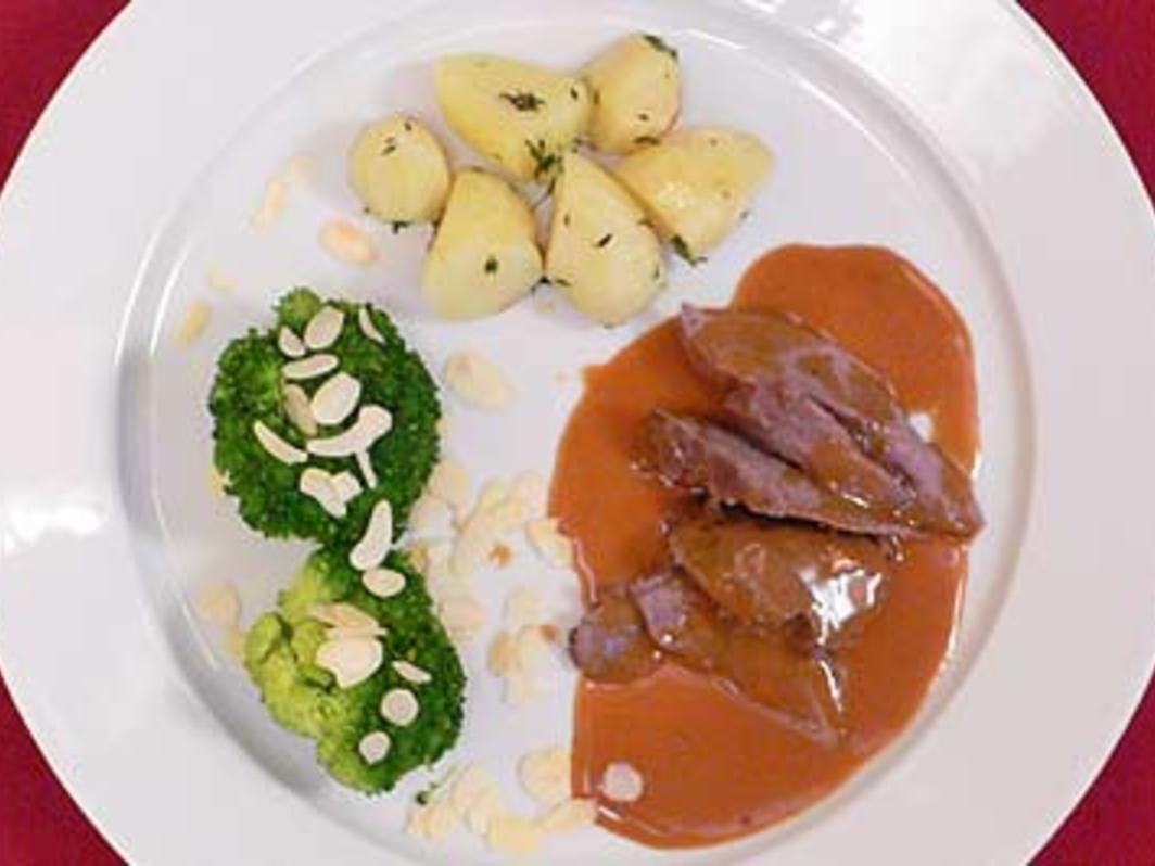 Rehkeule mit Mandel Brokkoli Röschen und Thymiankartoffeln - einfach ...