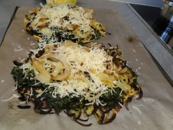 Rezept: Spaghettibratling aus Kartoffeln, bedeckt mit Spinat und Zwiebeln, Bild Nr. 6 Spaghettibratling aus Kartoffeln, bedeckt mit Spinat und Zwiebeln, - Rezept - Bild Nr. 6