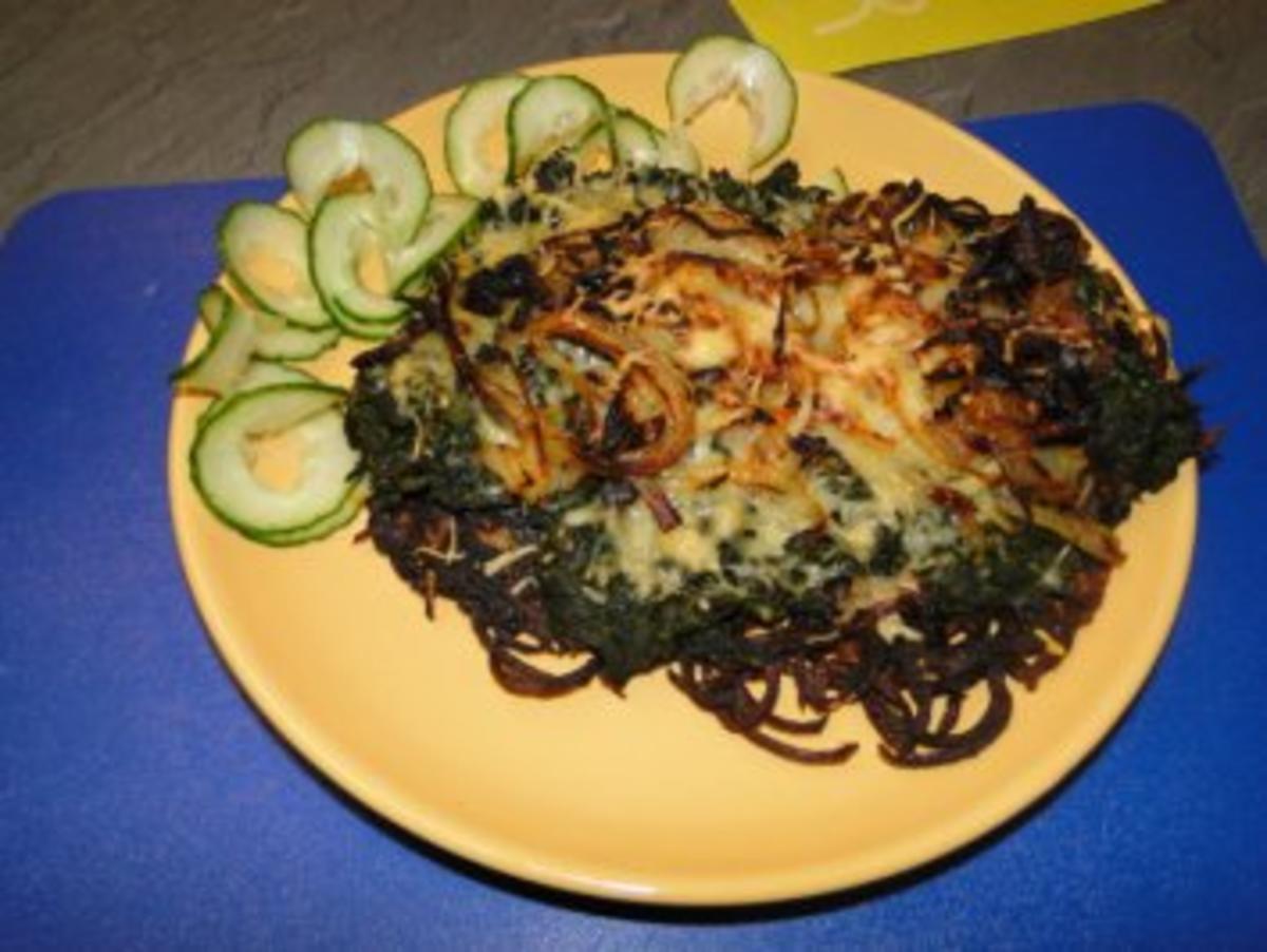 Spaghettibratling aus Kartoffeln, bedeckt mit Spinat und Zwiebeln, - Rezept - Bild Nr. 7