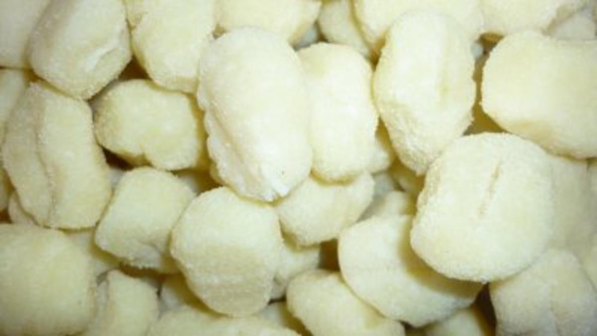 Gnocchi mit Feigen-Sauerkraut zu Putenschnitzeln im Parmesan - Semmelmantel - Rezept - Bild Nr. 4