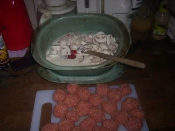 Rezept: Hauptgericht / Kinderkochen: Zigeuner-Hackbällchen Bild Nr. 2 Hauptgericht / Kinderkochen: Zigeuner-Hackbällchen - Rezept - Bild Nr. 2