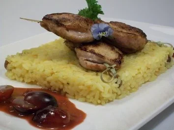 Rezept: Honig-Wachtelbrüstchen auf Orangenreis zu roter Traubensauce Honig-Wachtelbrüstchen auf Orangenreis zu roter Traubensauce - Rezept